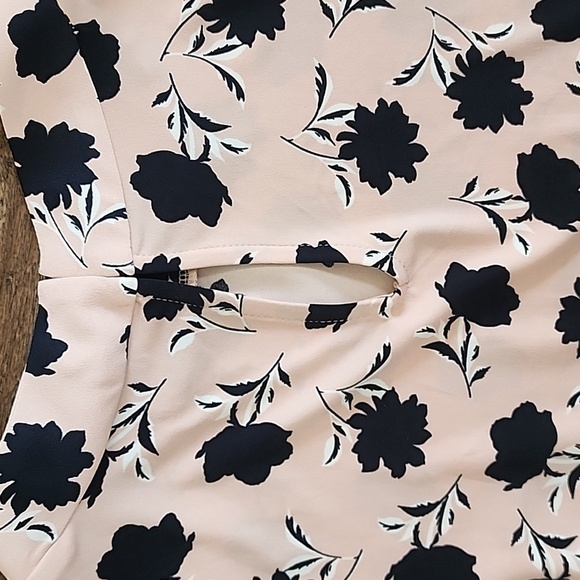 NWT Ann Taylor Floral Tie Waist Top Sz Medium - Picture 5 of 6